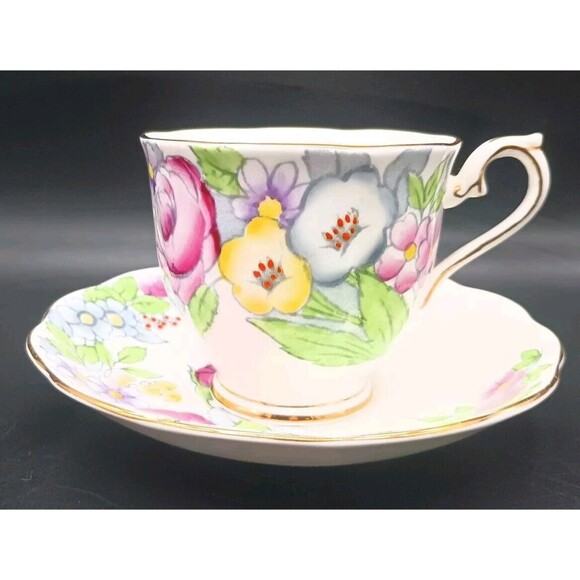 Vintage Royal Albert Bouquet Tea Cup And Saucer 2541 Bone China Floral England - Picture 1 of 10